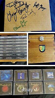 Ensemble de 8 CD Fresh Aire 'MANNHEIM STEAMROLLER' signé, scellé dans une boîte en bois. Rare.